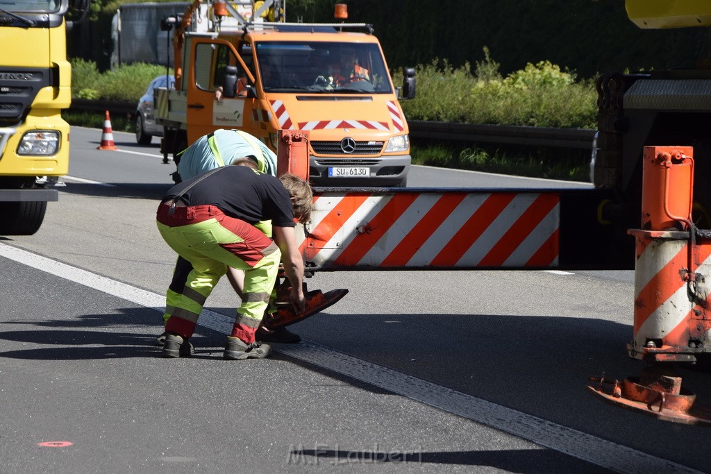 LKW in Boeschung A 3 Rich Frankfurt Hoehe Roesrath Lohmar P029.JPG - Miklos Laubert